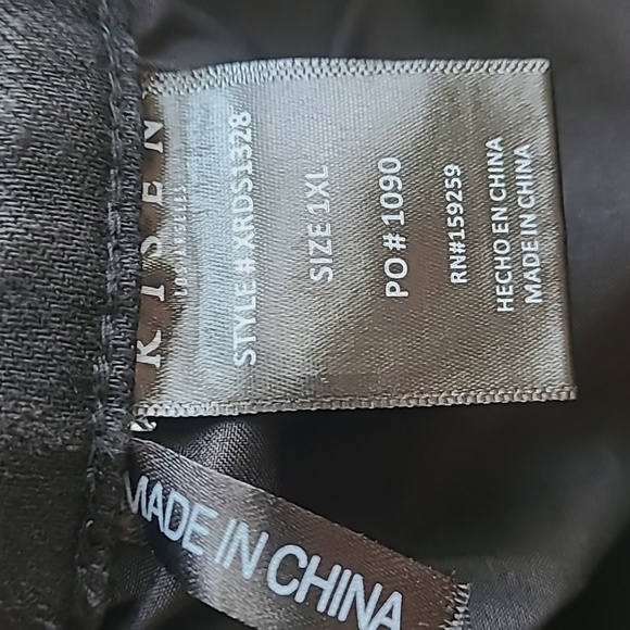 RISEN Black High Rise Rolled Up Shorts size 1XL - Picture 5 of 8